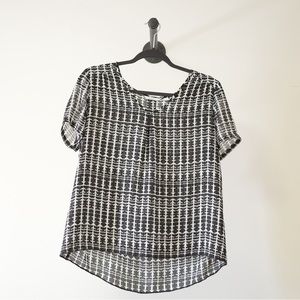 Reitmans Flowy V-Neck Black White Print Short Sleeve Shirt Size US S